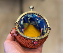 DIY Kiss Lock Clasp Change Purse (coming soon)