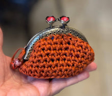 DIY Kiss Lock Clasp Change Purse (coming soon)