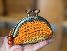 DIY Kiss Lock Clasp Change Purse (coming soon)